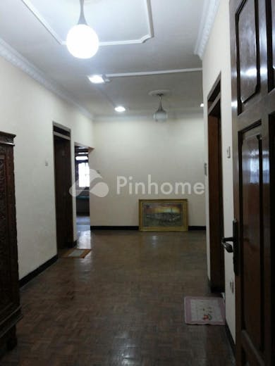 dijual rumah siap huni di komplek dliko indah raya  jl  dliko indah - 7