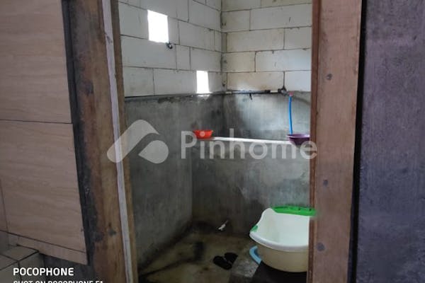 dijual rumah siap pakai di jl  kramat - 4