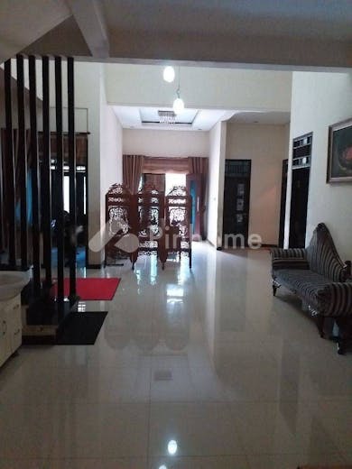 dijual rumah lokasi strategis di jl  taman pd  jati - 4