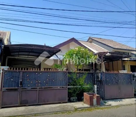 dijual rumah lokasi strategis di klampis semolo barat  semolowaru  kec  sukolilo  kota sby  jawa timur 60119 - 1