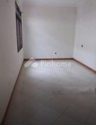 dijual rumah lokasi strategis di klampis semolo barat  semolowaru  kec  sukolilo  kota sby  jawa timur 60119 - 3