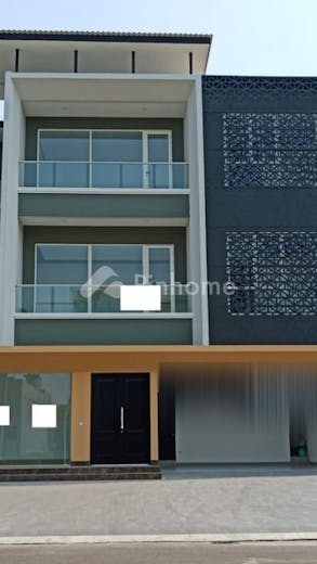 dijual rumah lokasi strategis di alam sutera - 1