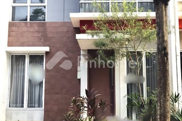 dijual rumah sangat strategis di milano village  jl  milano - 1