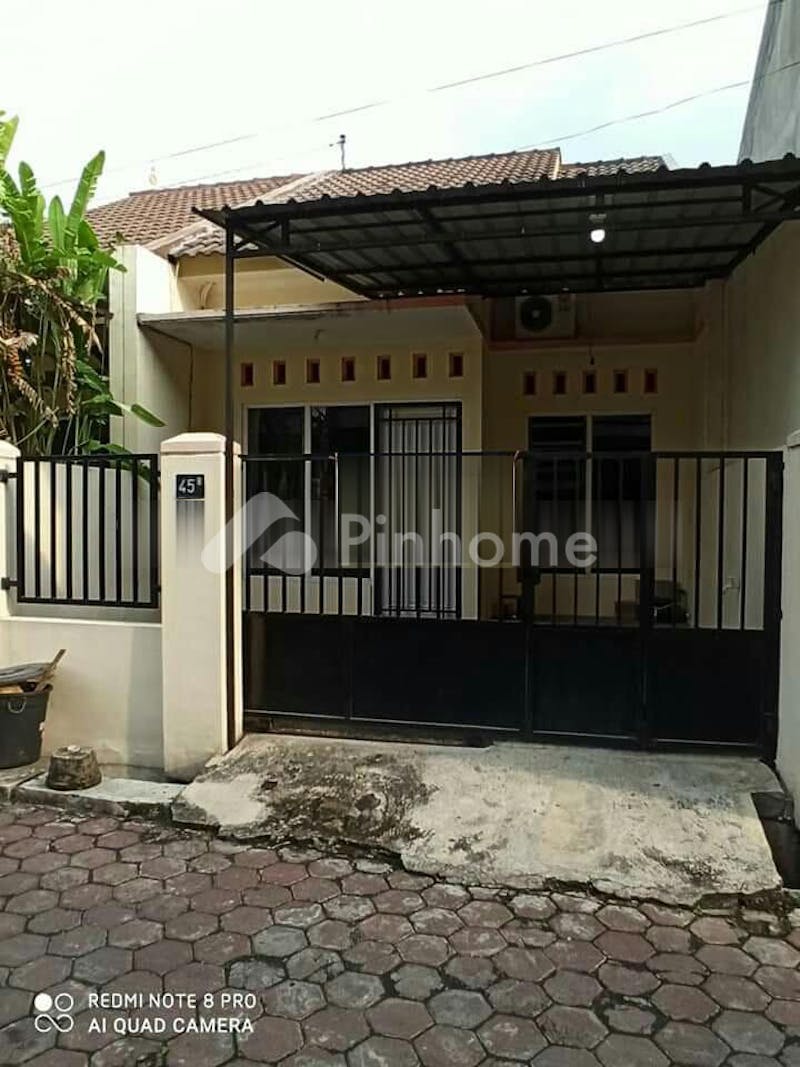 dijual rumah lokasi strategis dekat fasilitas umum di jl  singa raya - 1