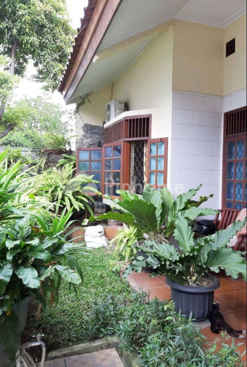 dijual rumah lokasi strategis di duren sawit - 1