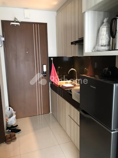 dijual apartemen lokasi strategis di apartemen green kosambi - 7