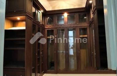 dijual rumah lingkungan nyaman di jl  mega kuningan barat - 4