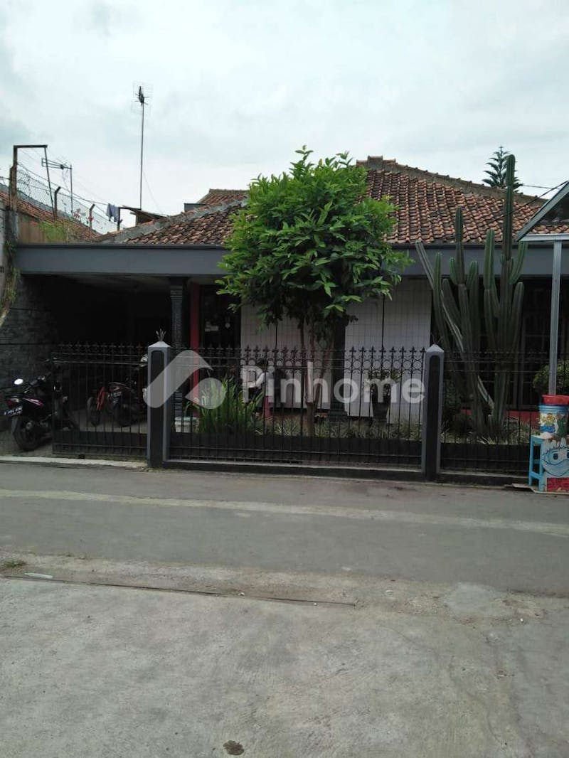 dijual rumah nyaman dan asri di arcamanik - 1