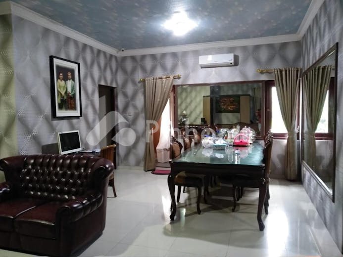 dijual rumah lokasi strategis di gilingan - 3