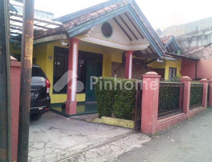 dijual rumah lokasi bagus dekat dengan rs sartika asih bandung di jl  karasak - 1