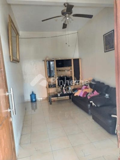 dijual rumah lokasi strategis dekat dengan stasiun sawotratap di jl  raden wijaya - 5