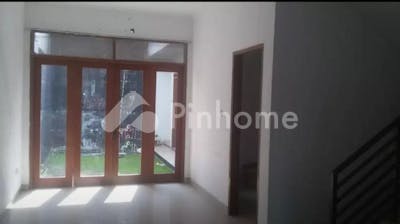 disewakan rumah 2 lantai 4kt 160m2 di puri dago - 2