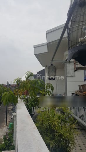 dijual rumah lokasi strategis di jl nilam - 8