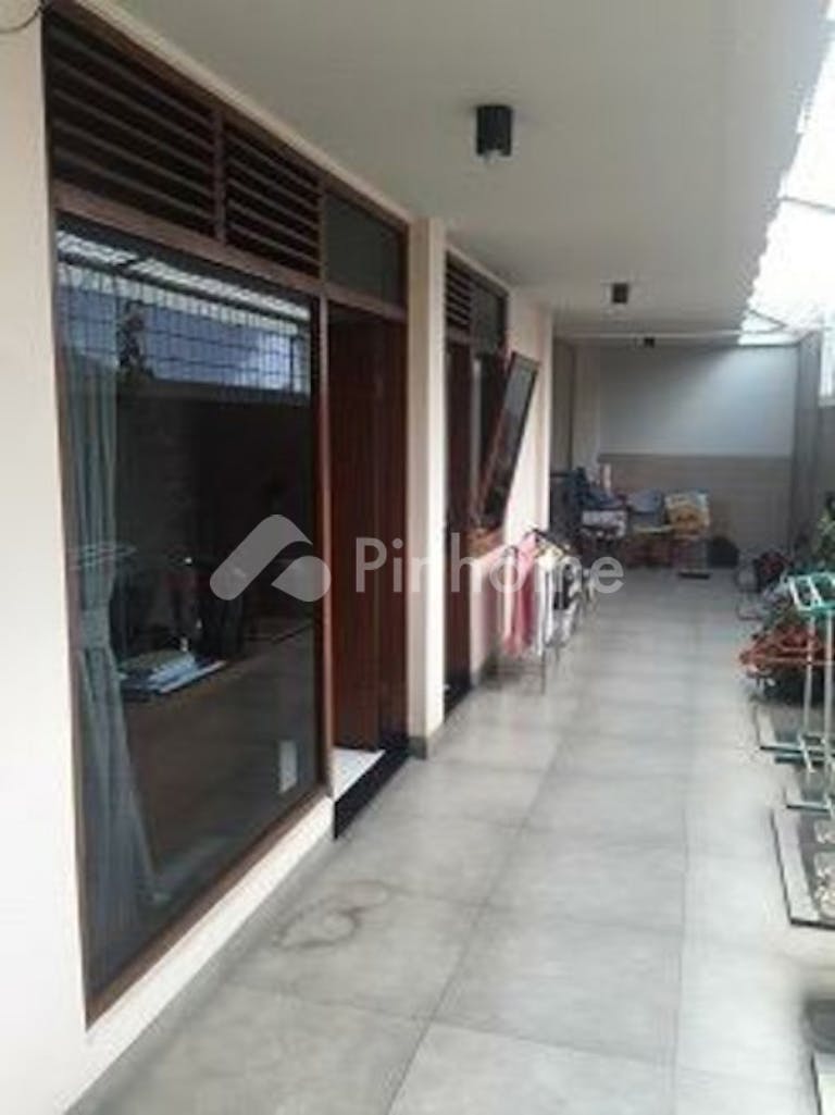 Dijual Rumah Lingkungan Nyaman Dekat Trans Studio di Jalan Batununggal Indah Raya - Gambar 5