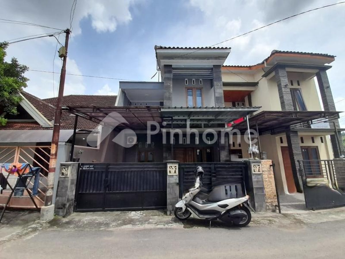 Dijual Rumah Lokasi Bagus Dekat Tengah Kota di Jalan Gambiran - Gambar 1