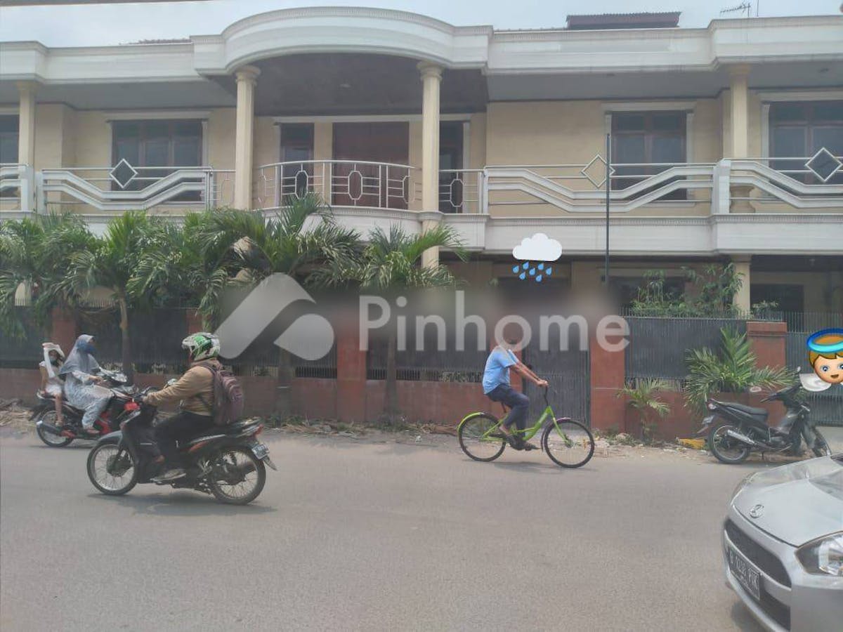 Disewakan Rumah Lokasi Strategis di Jalan Raya Pondok Ungu Permai - Gambar 1