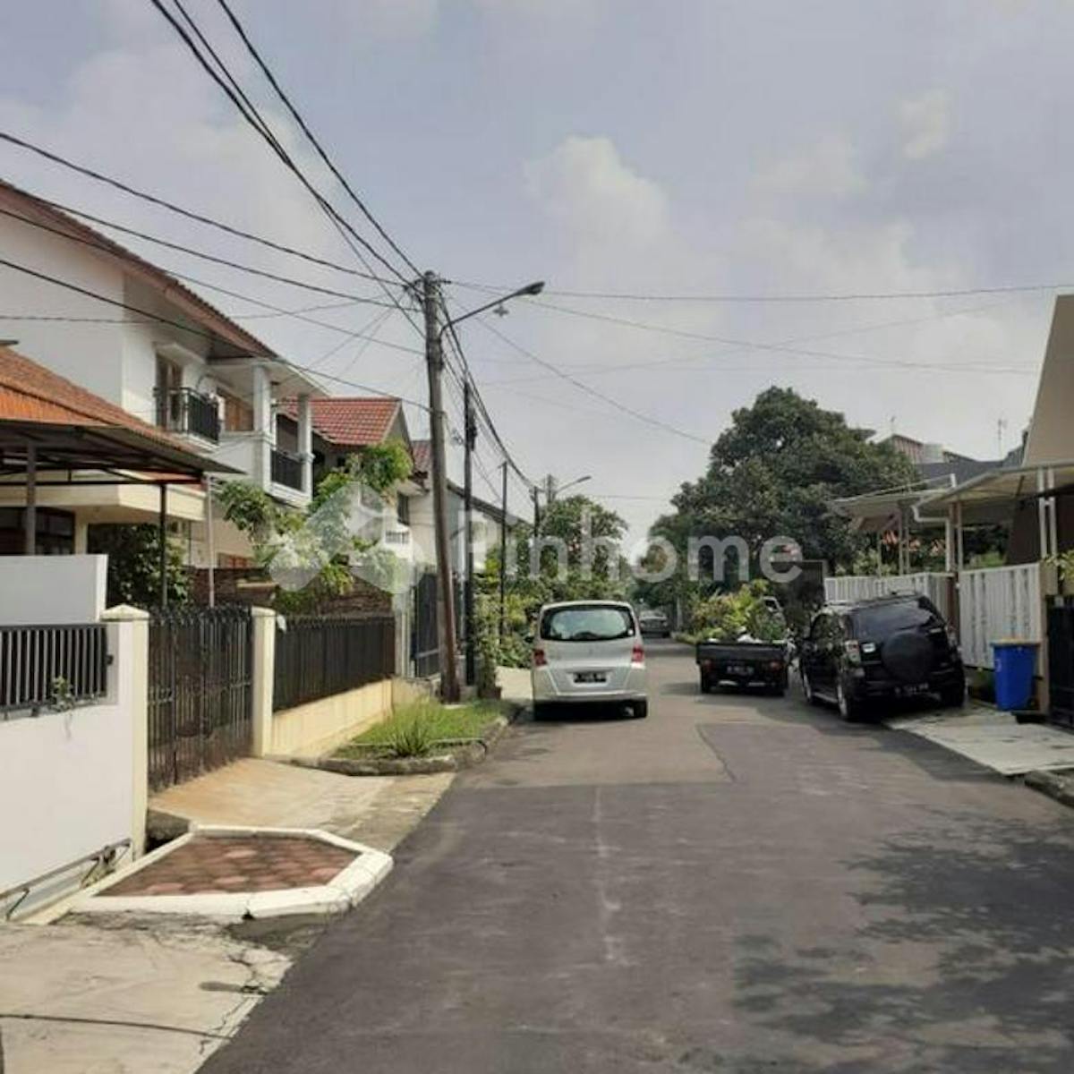 Dijual Rumah Lokasi Strategis di Jalan Villa Melati Mas Raya - Gambar 2