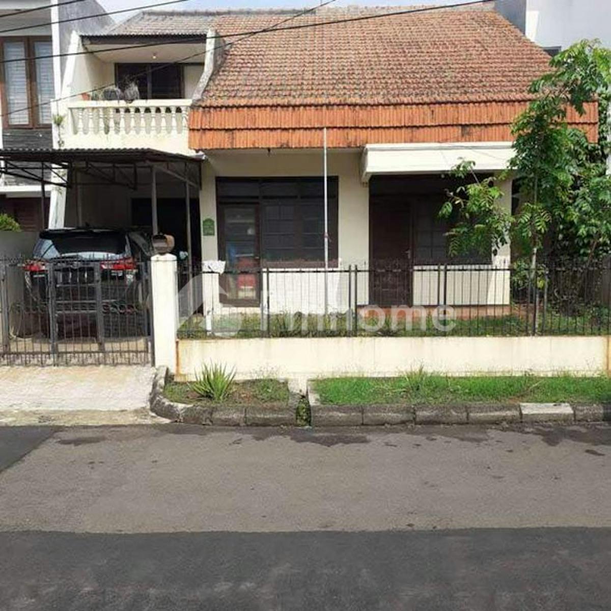 Dijual Rumah Lokasi Strategis di Jalan Villa Melati Mas Raya - Gambar 1