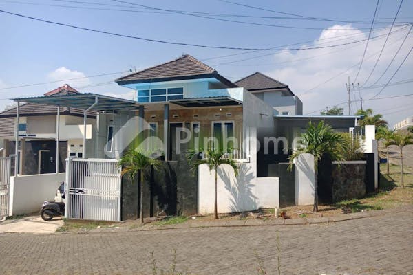 dijual rumah lingkungan nyaman di jl  villa bukit sengkaling