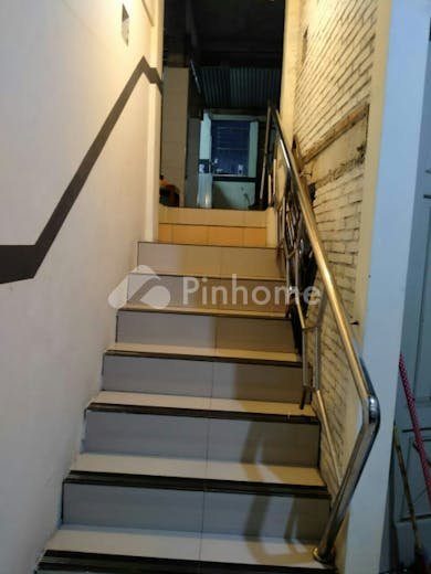 dijual rumah 2 lantai 4kt 200m2 di kel mojosongo  kec jebres  kodya  surakarta - 8