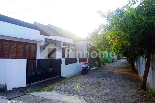 dijual rumah siap huni dekat masjid di jl  ring road timur - 8