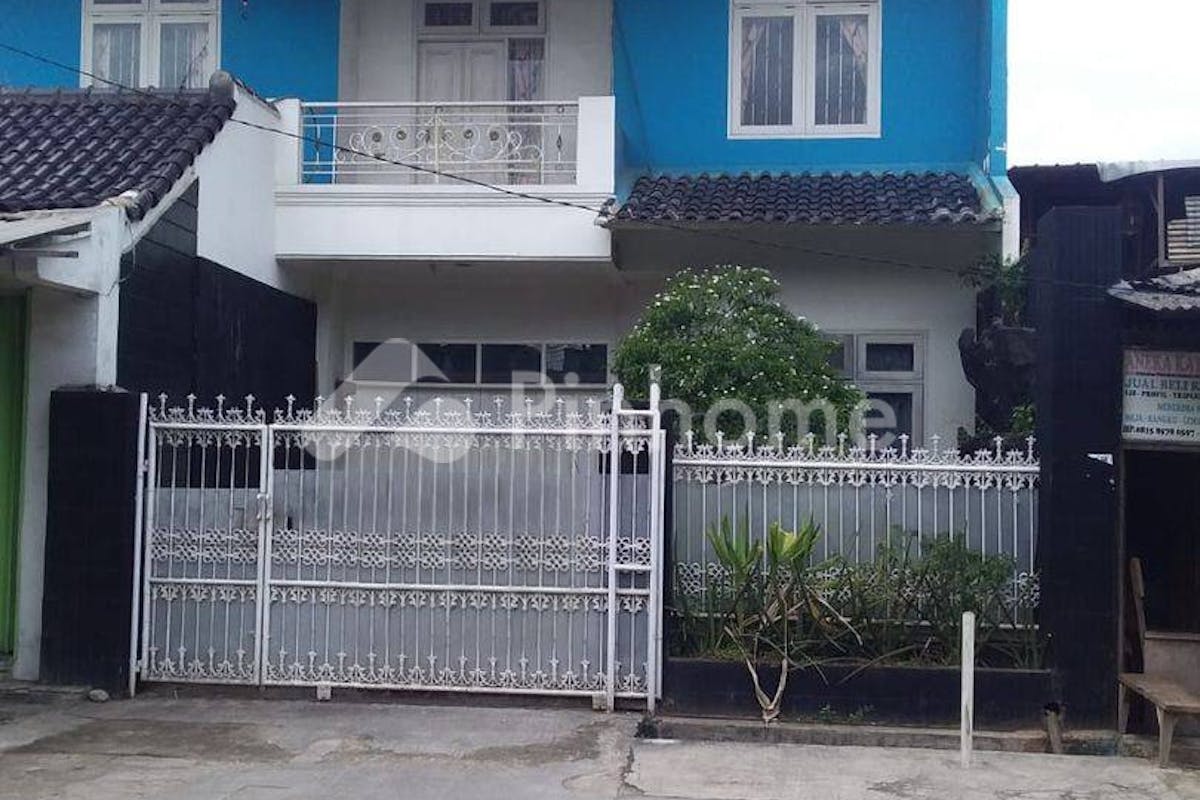 similar property dijual rumah siap pakai di jl  besi raya perumnas ii - 1
