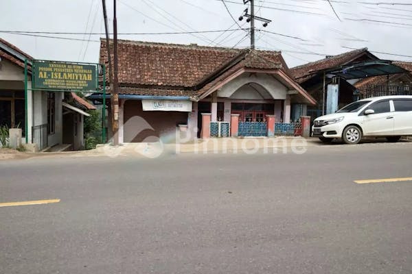 dijual rumah lokasi strategis di cikalong wetan - 1