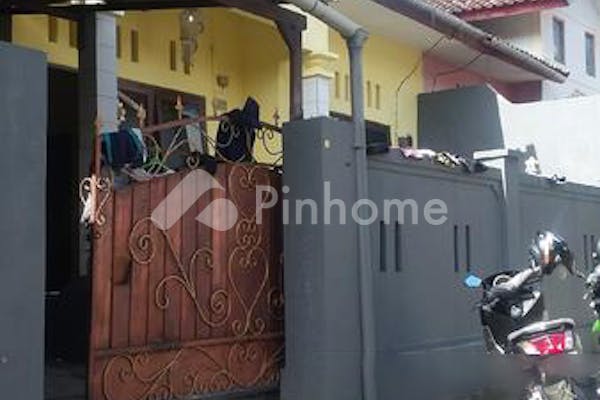 dijual rumah lokasi strategis di jl  merdeka - 1