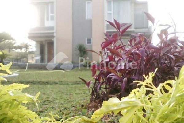 dijual rumah siap pakai di the flower residence  jl  kramat - 2