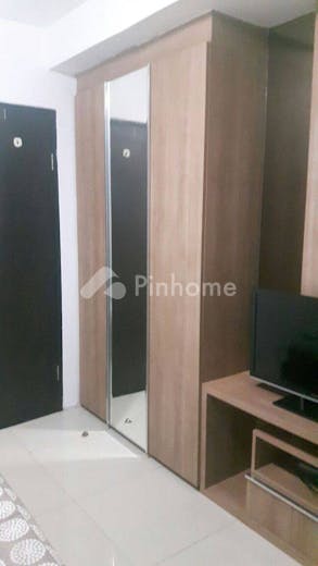 dijual apartemen siap pakai di cosmo mansion  jl  tlk  betung blvd - 10