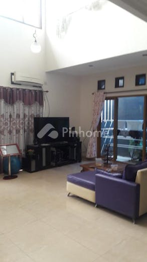 dijual rumah lokasi strategis di jl  kemang cempaka 2 - 3