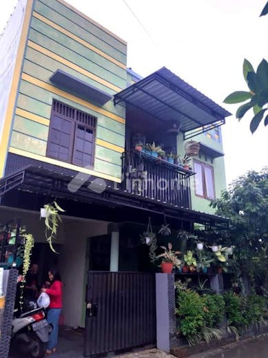 dijual rumah lokasi strategis akses mudah di jl  pangeran wirosobo - 1