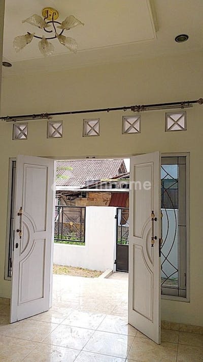 dijual rumah siap pakai di jl  sidoarum - 4