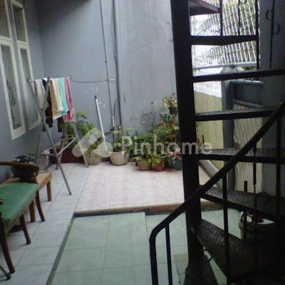 dijual rumah lokasi strategis di sukasari  bandung - 4