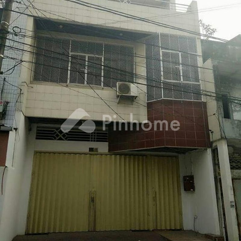 dijual ruko siap pakai di jl  serui - 1