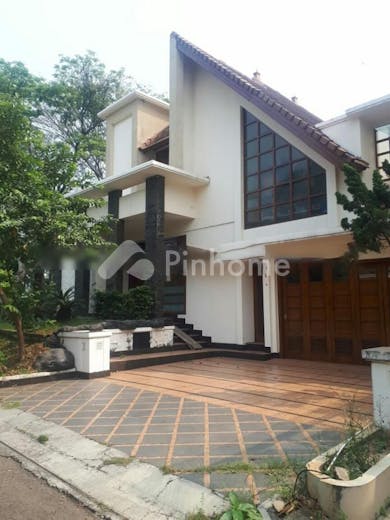 dijual rumah siap pakai di jl  senayan utama - 1