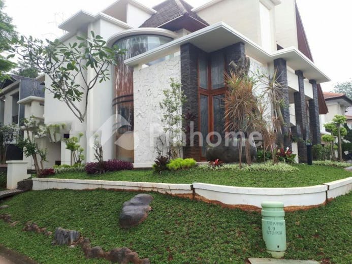 dijual rumah siap pakai di jl  senayan utama - 7