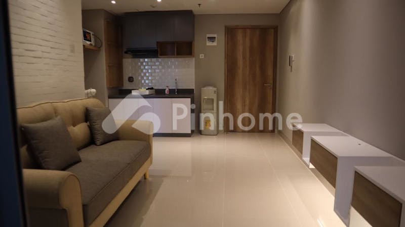 dijual rumah lokasi strategis di apartemen pejaten park residence - 1