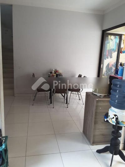 dijual rumah lokasi strategis di jl  melia garden utama - 3