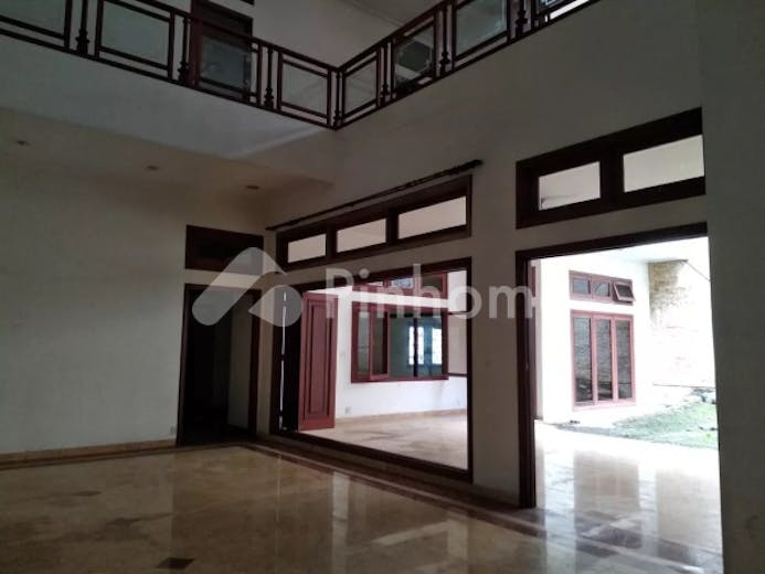 dijual rumah siap pakai di jl  kolonial mas kadiran - 14