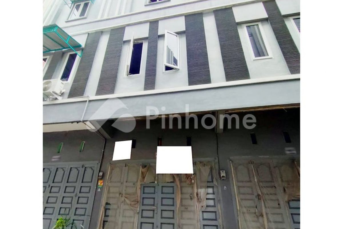 similar property dijual ruko 3 lantai lokasi strategis di komplek rahayu bodhi city  jl  pukat banting i - 1