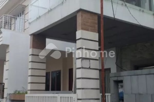 dijual rumah lingkungan nyaman di jl  taman polonia i - 2