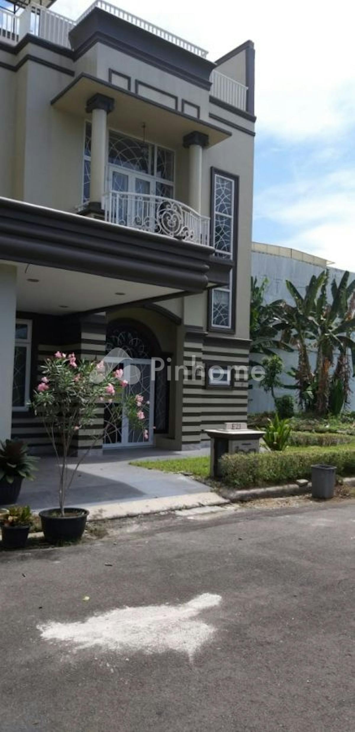 Disewakan Rumah Lingkungan Nyaman di Komplek Rich Mansion, Jl. Letjen Jamin Ginting Titi Rante, Medan - Gambar 1