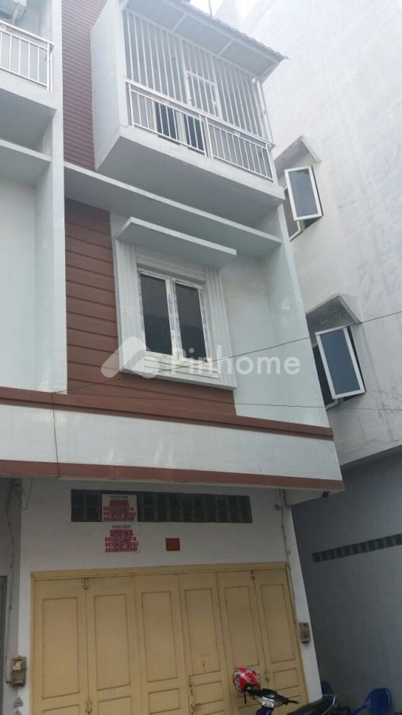 dijual rumah nyaman dan asri di kompleks setia jadi town house  jl  setia jadi iii - 1