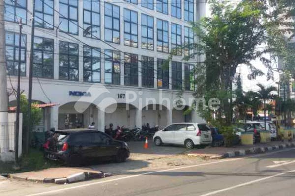 disewakan ruko lokasi strategis di jl  haji adam malik - 1