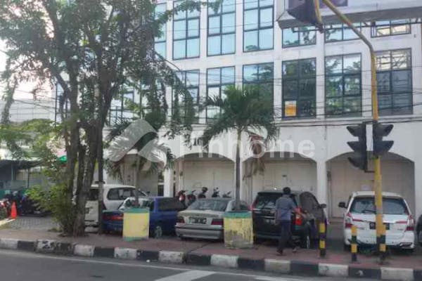 disewakan ruko lokasi strategis di jl  haji adam malik - 2