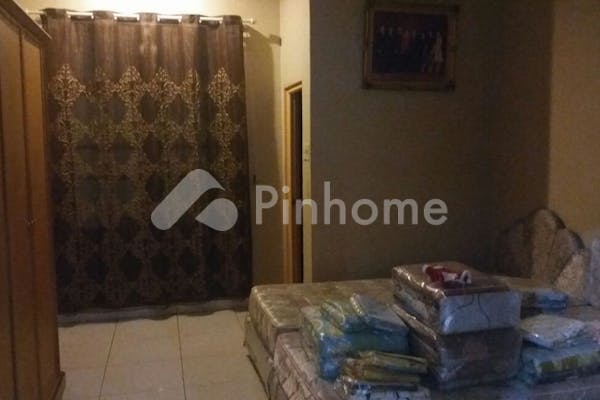 dijual rumah lingkungan nyaman di kompleks emerald garden   jl  yos sudarso - 4