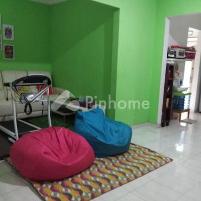 dijual rumah 2 lantai 3kt 340m2 di jl  japos - 3