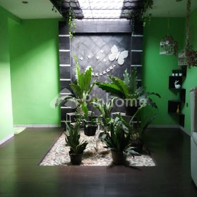 dijual rumah 2 lantai 3kt 340m2 di jl  japos - 5