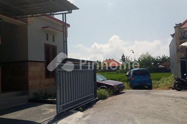 dijual rumah siap pakai di jl  batuyang - 8